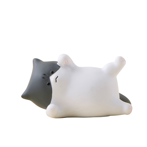 もうなでて欲しくなくなって怒ってる猫ちゃん