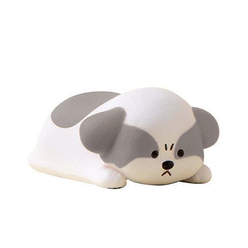 ぺちょ寝で怒ってるわんちゃん